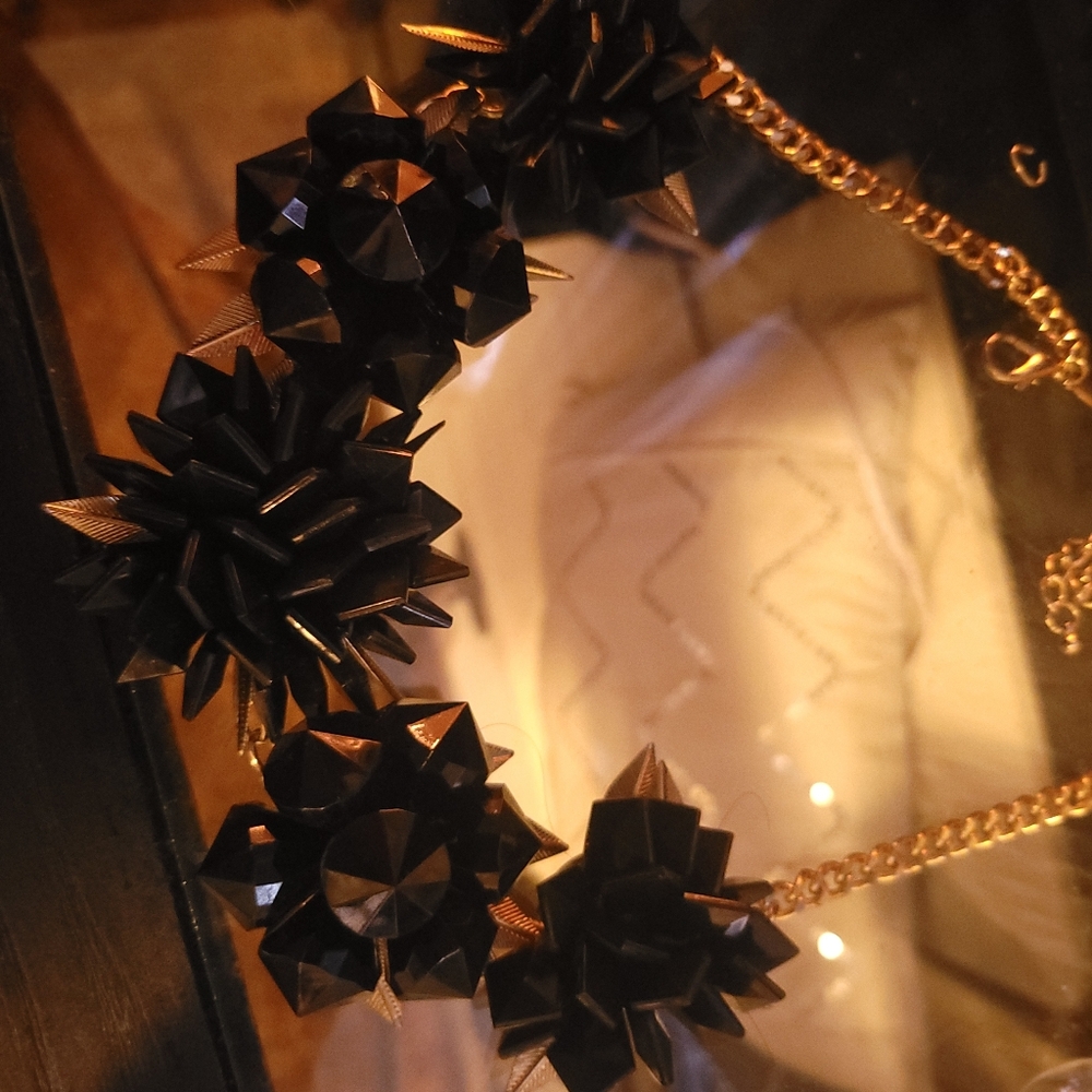 Elegant Black and Gold Women's Necklace